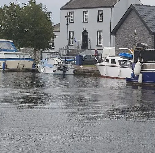 The Harbour Masters House Alojamento de Acomodação e Pequeno-almoço Banagher